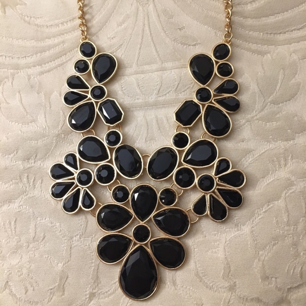 Gorgeous Black&Gold Charlotte Russe Necklace